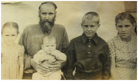 Тюгеев Иван Иванович с внуками - Черепановы Надежда, Степан, Галина, Костя,1962г.