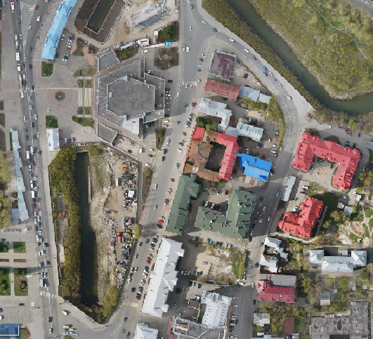 Наш герой - обычная улица, которая больше напоминает взлетно-посадочную полосу