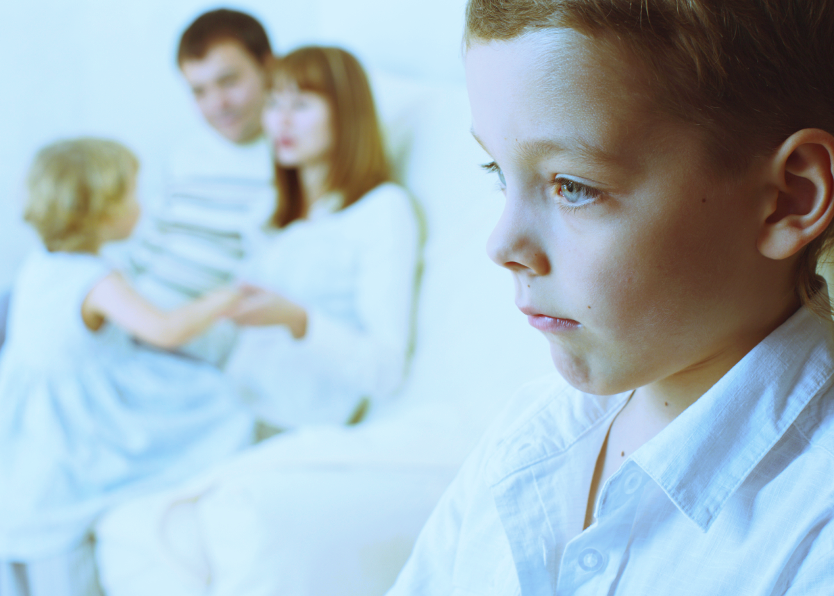 Детям о папе. Отчим надругался над девочкой. Надругался над девочкой. Когда отчим. Кто такой отчим кратко.