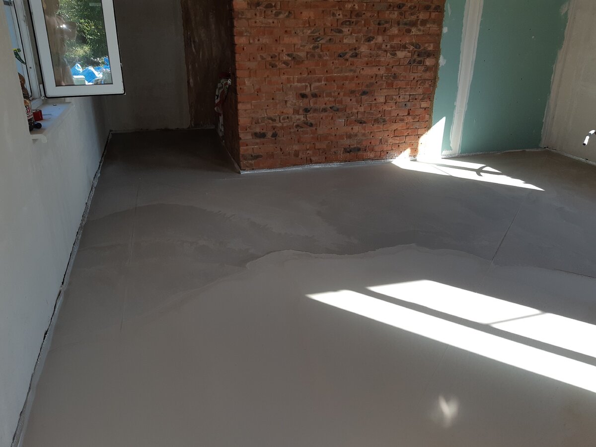 полы в кирове. полусухая стяжка пола фото. полы в кирове. зеленый топинговый пол. выравнивание пола киров.