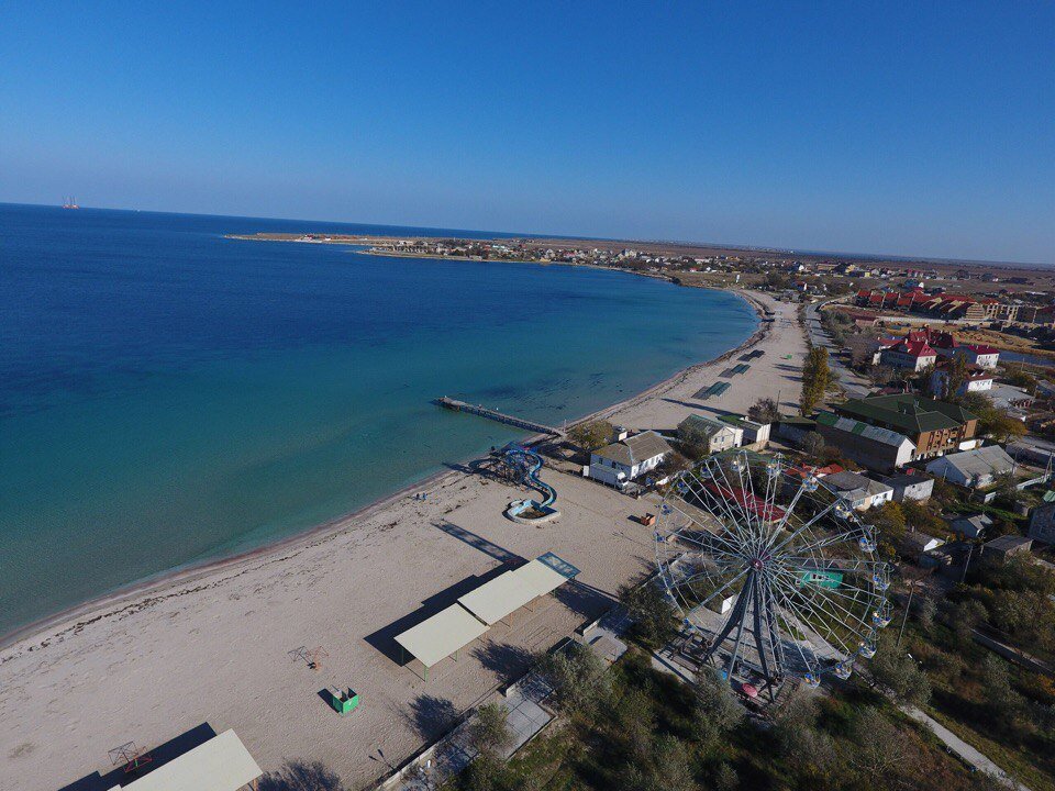 Крым черное море отдых. Пгт Черноморское Крым. Пгт Черноморское Крым набережная. Крым Черноморье поселок. Город Черноморск Крым.