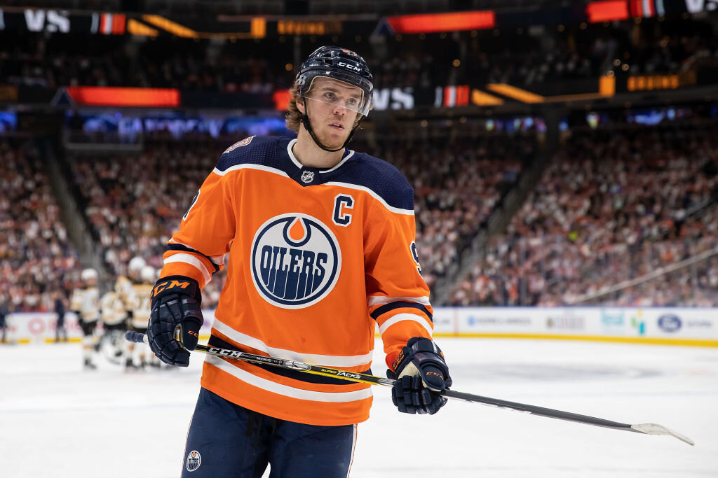 (64 матча,	34 гола, 63 передачи и в общем 97 очков)