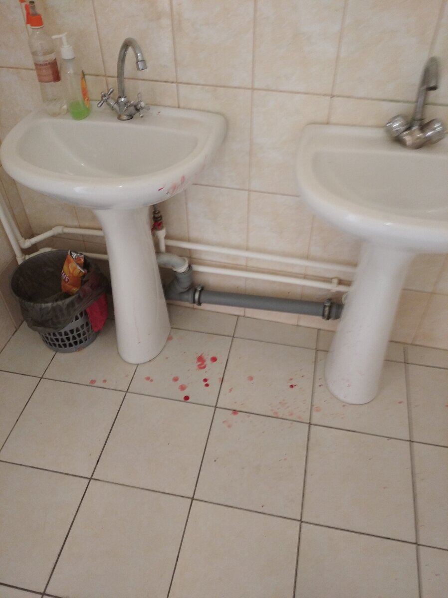 Школьный туалет