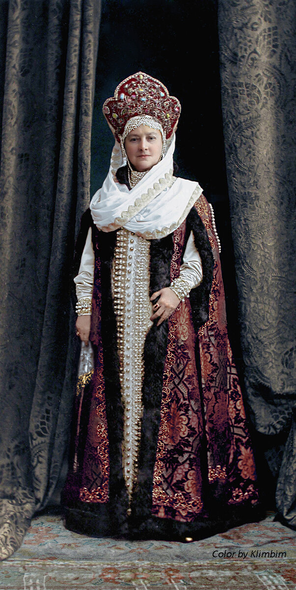 Екатерина Ильинична Татищева, урожд. Бибикова в костюме боярыни XVII века. Фотография в цвете - Klimbim