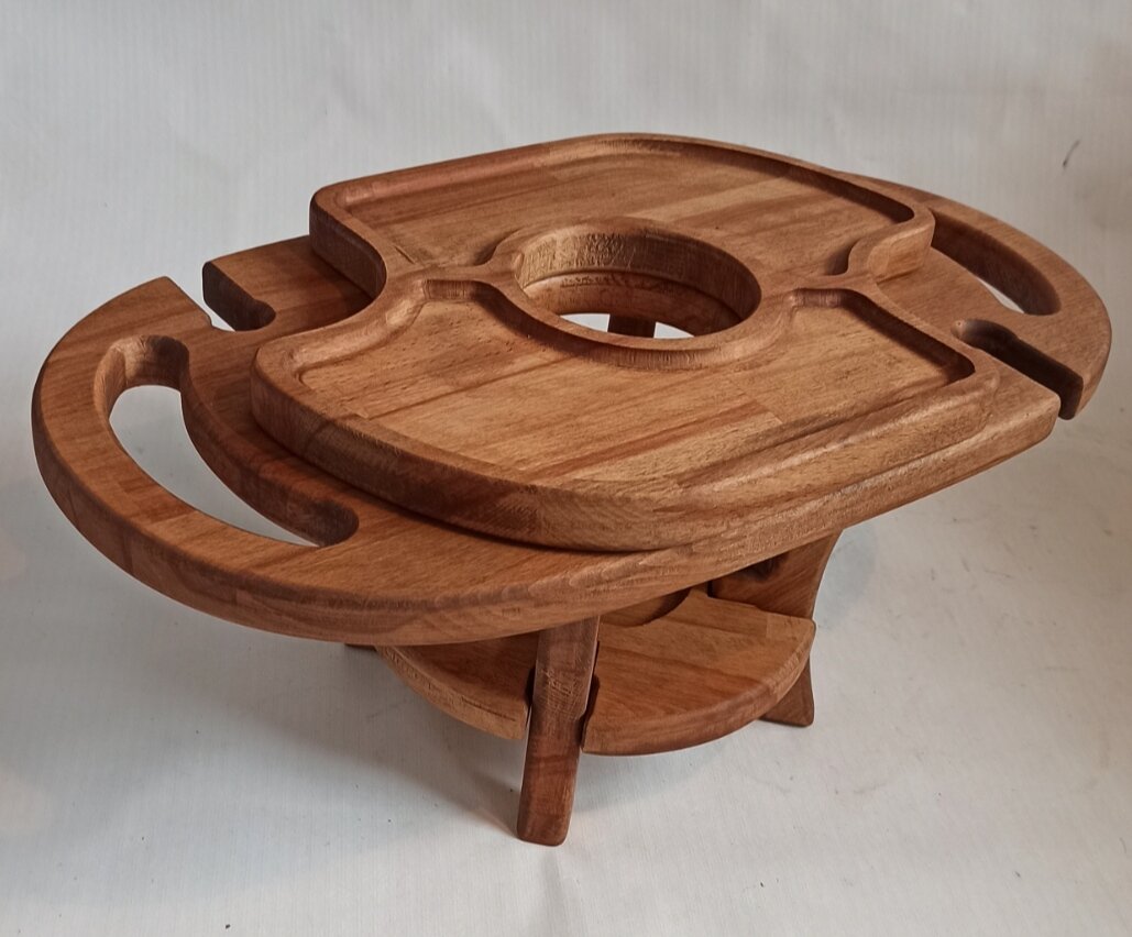 Винный столик из бука, цвет орех.