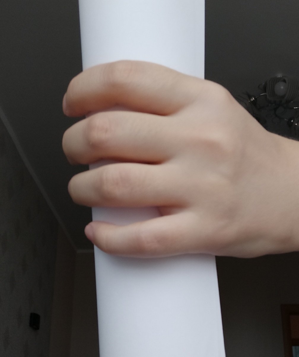 В этом году даже загара нет, что с кольцом, что без него. 