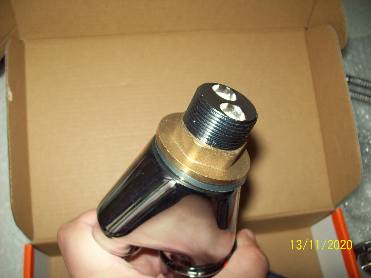 крепление к мойке смесителя на гайке 