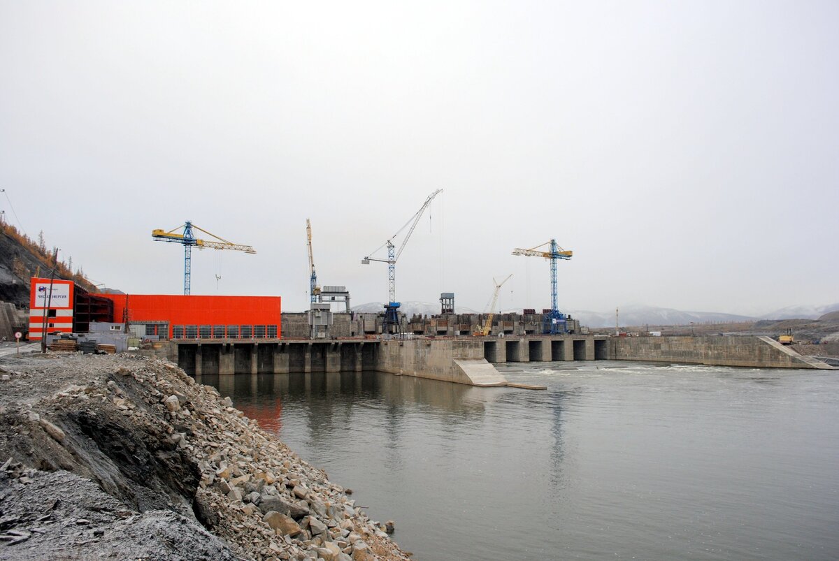 © Сайга20К / CC BY-SA 3.0 (Строительство Усть-Среднеканской ГЭС, 2011 год)