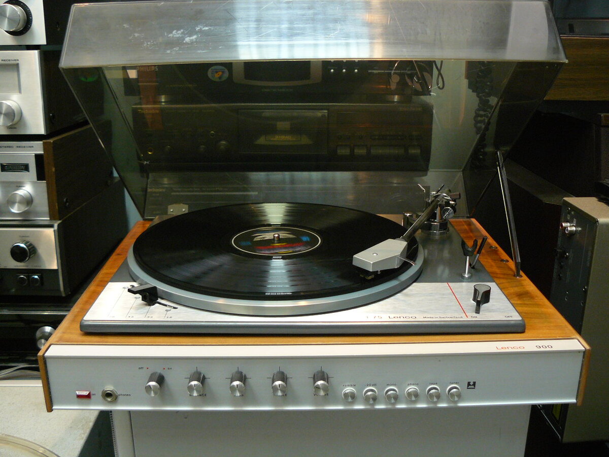 Швейцарский Lenco особенно любим среди коллекционеров