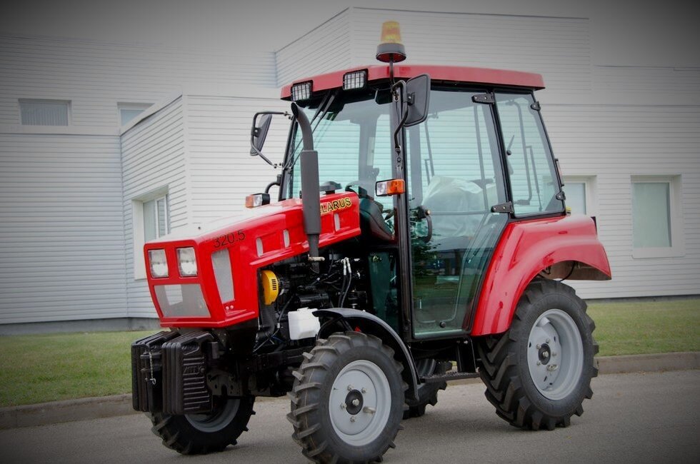 Малогабаритный трактор Беларус-320.5 производства Бобруйского завода