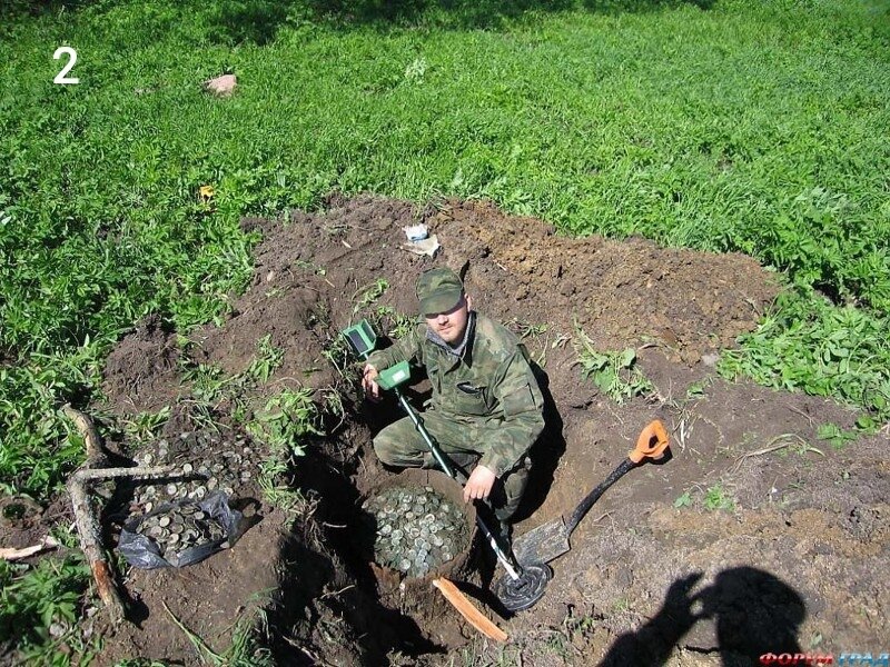Бочка наполненная медной монетой царствования Александра I. Найдена в Тверской области. Больше двух центнеров добра. Мужики полдня перетаскивали в машину.
