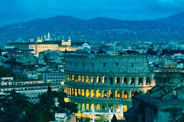 Вид на вечерний Колизей