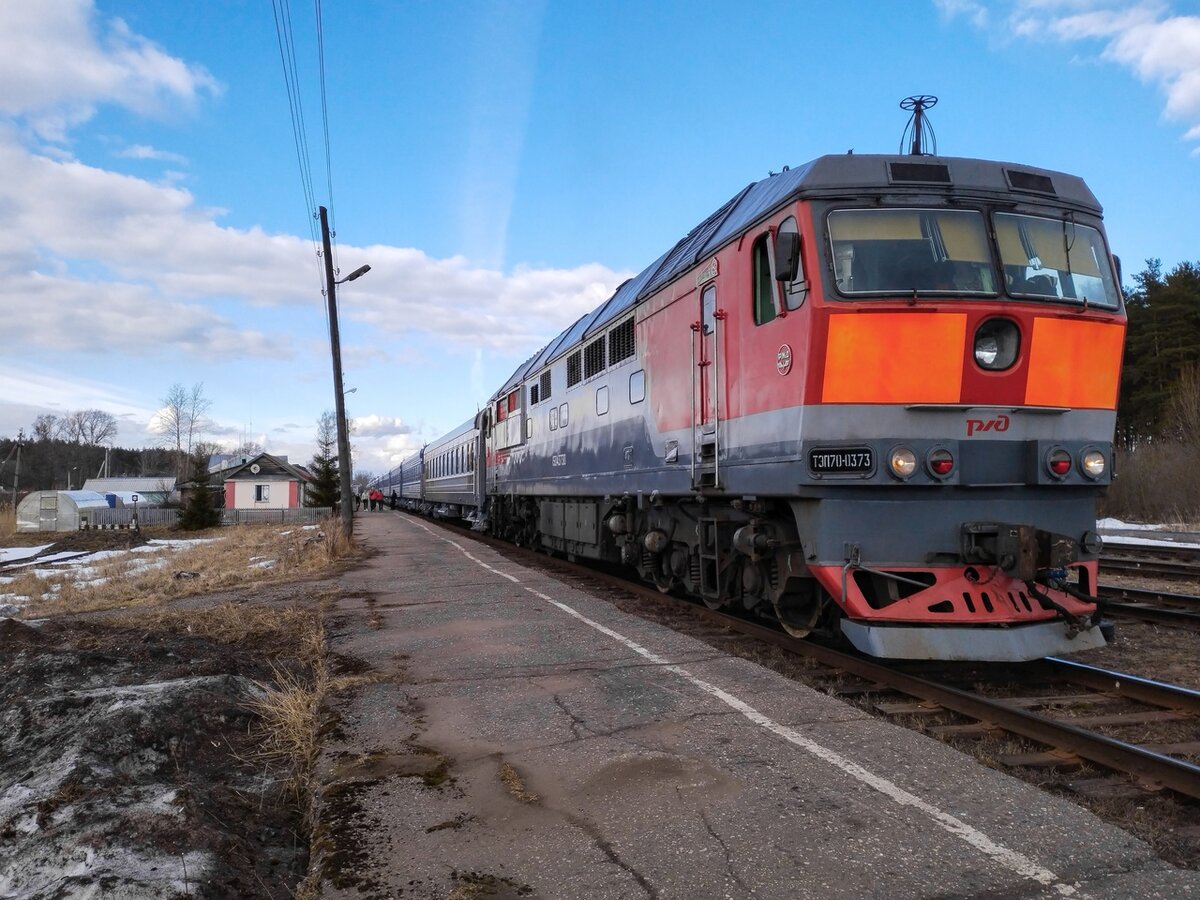 ТЭП70-0373 с поездом №923 Москва - Великий Новгород - Углич - Москва, ст. Углич