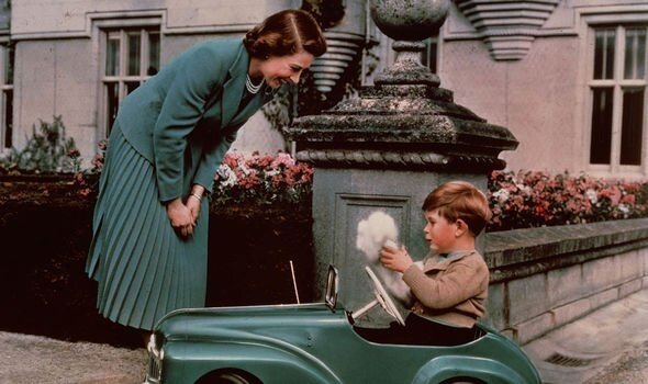 Елизавета и Чарльз. Фото из сети Интернет