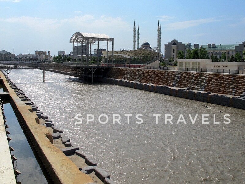 Набережная реки сунжа грозный. Река сунжа чечня. Набережная сунжи в грозном. Сунжа слепцовск. Река сунжа чеченская республика.