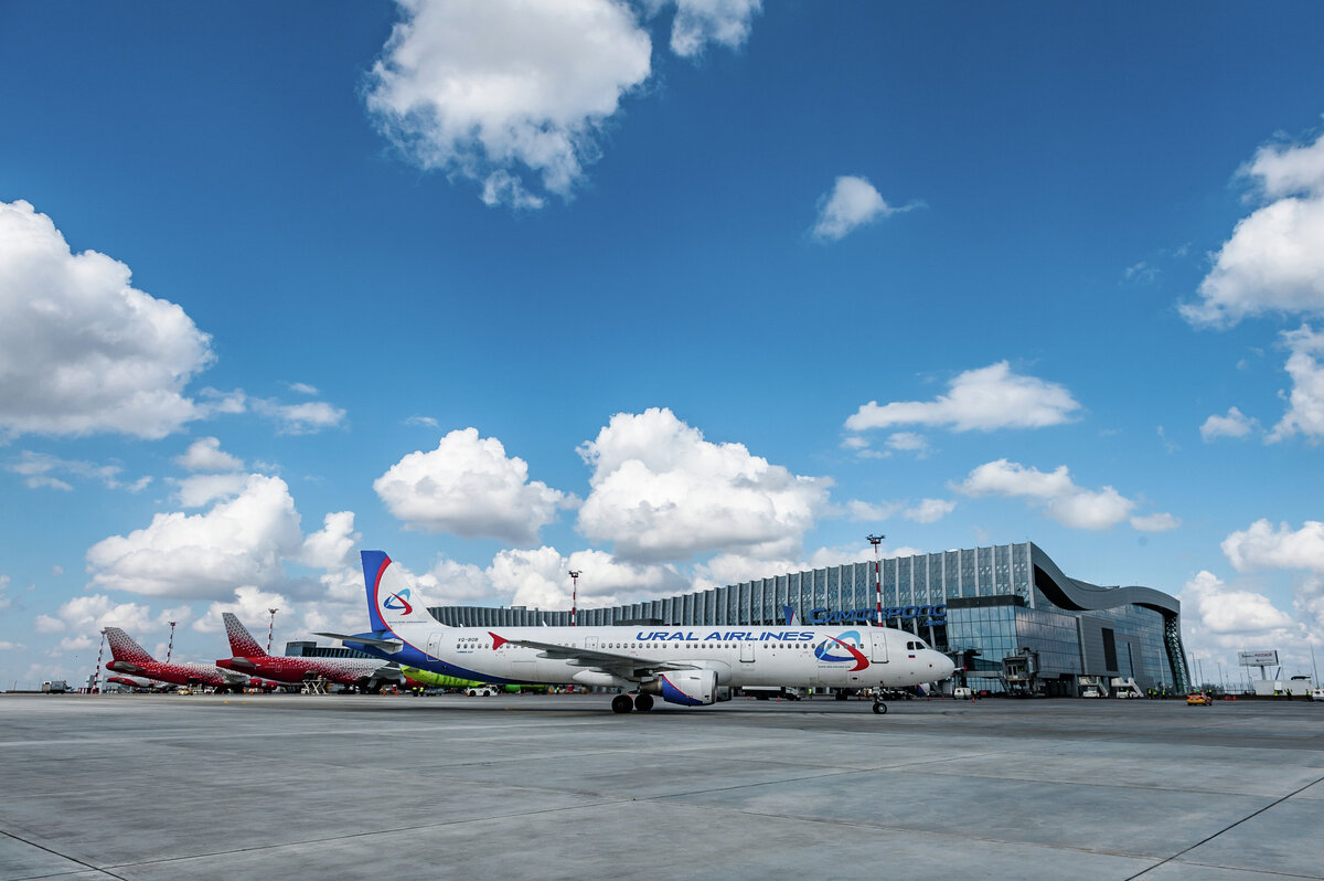 Самолеты в аэропорту Симферополь // Фото аэропорта 