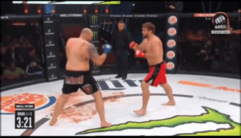 Виталий Минаков без проблем разобрался в 2019 году с претендентом на титул Тимоти Джонсоном. Интересно, спустя 2 года наш тяжеловес вернется в клетку Bellator в такой же форме?