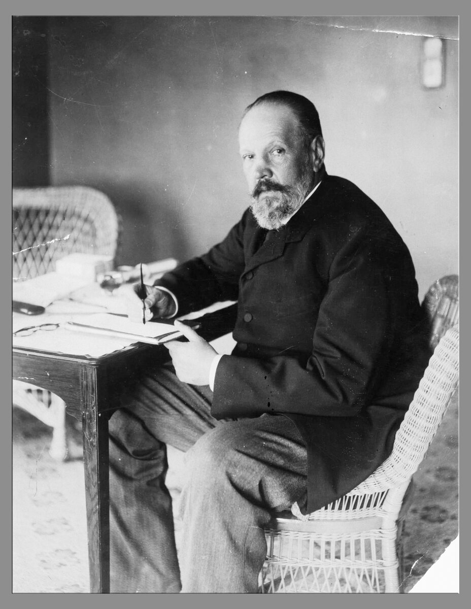 Сергей Витте за работой в номере отеля "Вентворз" в Портсмуте, 1905 г. (фото из открытых источников)