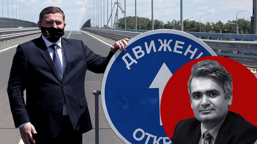 Губернатор Волгоградской области Андрей Бочаров и доцент Финансового университета Геворг Мирзаян. Фото © ТАСС / Дмитрий Рогулин