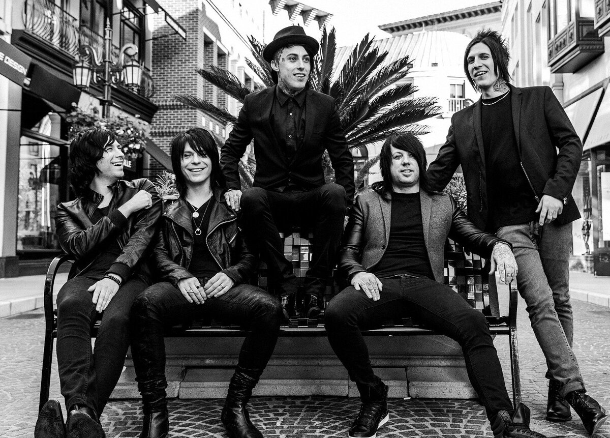 Falling in Reverse. Изображение взято из открытых источников интернета.