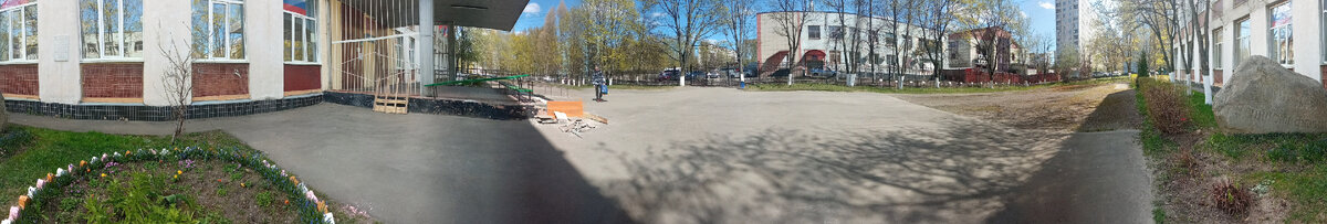 Камень-валун «Граница Зенинской фермы». До наших дней сохранился огромный камень-валун с надписью "Граница Зенинской фермы". Этот камень лежит в мкр.Павлино  г.Балашиха, у входа в мою школу (МАОУ СОШ №3 с УИОП). На окрестных полях высевались различные зерновые культуры, были разбиты яблоневые и черешневые сады. На территории усадьбы стояли пять кирпичных оранжерей, в которых выращивались абрикосы, сливы, виноград, персики и даже ананасы. Разорена ферма была из-за освобождения крепостных крестьян и прогресса в виде развития железнодорожного транспорта, позволившего завозить более дешёвые продукты из южных регионов страны. 
Вокруг имения  были образованы ещё и другие селения: Ольгино, Павлино, Марусино по имени детей Павла Алексеевича и Варвары Сергеевны – Ольги, Павлы и Маруси.
