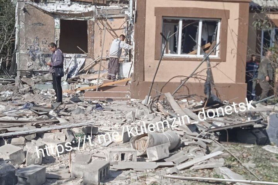     Ежедневно от обстрелов ВСУ десятки жителей Донбасса теряют имущество и жилье. Фото: ТГ/Кулемзин