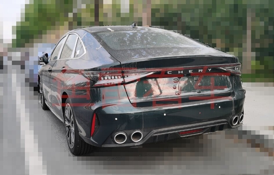 На фото из соцсети: необычный седан Chery Arrizo 8