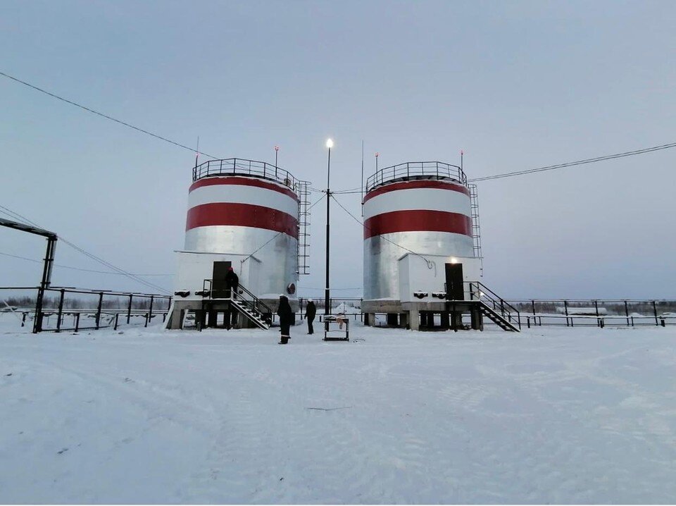     Склад ГСМ в аэропорту поселка Белая Гора. Фото: Росавиация