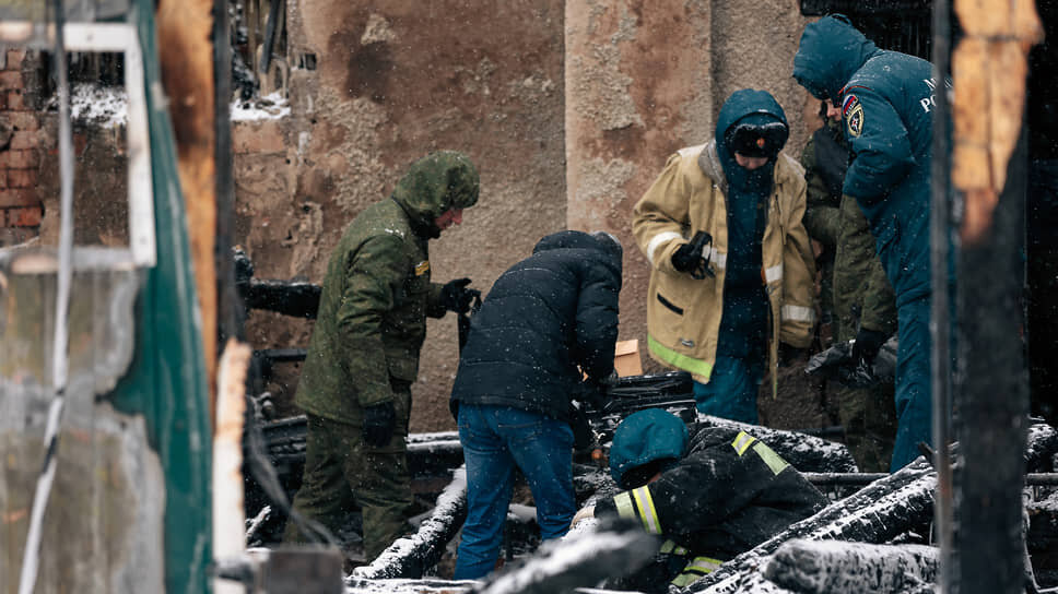 Фото: Максим Серков / Коммерсантъ📷Пожар в приюте для бездомных в Кемерово