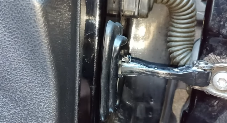 В Ладе Весте мерзнет левая нога. Показываю доработку, которая сразу помогла (в машине стало теплее)