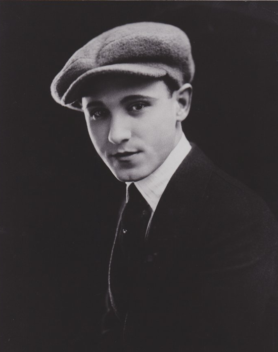 Представьте себе: этого юношу девушки всего мира должны благодарить за красоту своих ресниц!