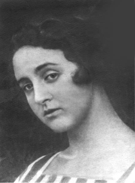  

Ольга Александровна Ваксель
Она сама оборвала этот странный, полувоздушный роман, в стиле Серебряного века, но кто знает теперь может, не раз потом за два года в далеком Осло вспоминала слова и мечты Мандельштама о поездке в Париж, о горячем чае в холодной его квартире, о встречах в Фонтанном дворце, где жила Ахматова и где собирались поэты известные и не очень и до глубоких белых ночей читали стихи...
Когда на выстрел револьвера вбежали в комнату, было слишком поздно... Странно, ее тонкие прелестные черты почти не исказила смерть... Просто они стали еще тоньше, но теперь в них как бы сквозила безмятежность... Может быть, в Смерти она, наконец нашла то, что искала? Обезумевший от горя муж позже найдет и бережно сохранит в ящике своего кабинетного стола все, что так недолго - неполных два года - связывало его с обожаемым Лютиком - Ольгой Ваксель. Среди бумаг и писем, дневников и мемуаров, очень тонко и интересно написанных - им еще предстоит быть узнанными широкой публикой нашел Христан-Иергенс Винстендаль - норвежский дипломат, бывший вицеконсул в Ленинграде - листочек с такими вот стихами:
