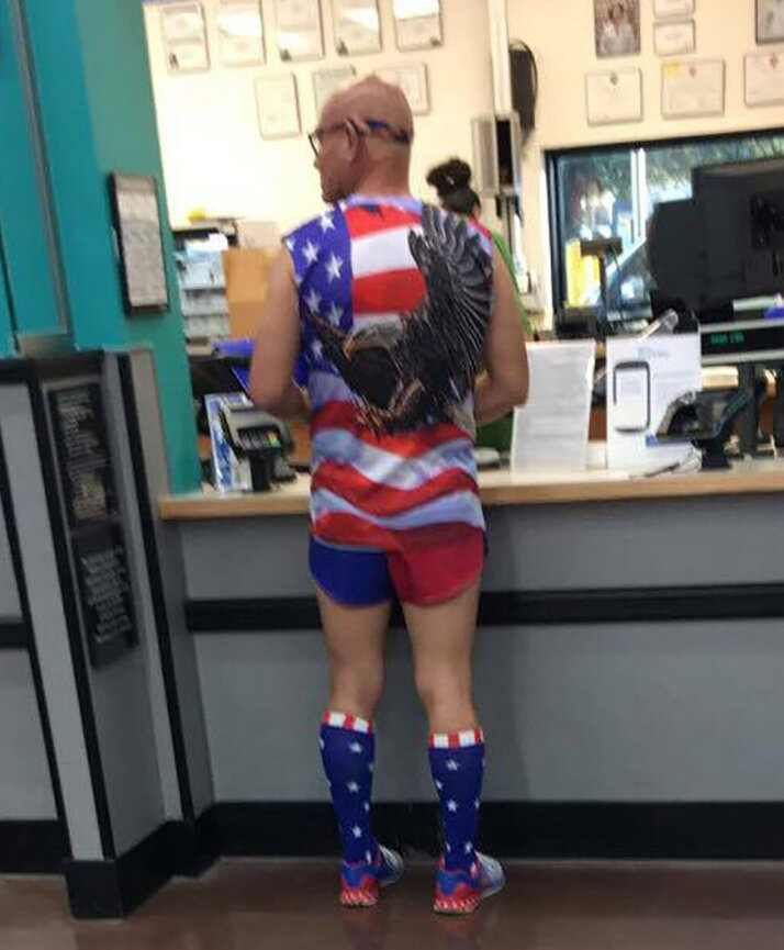 И даже гольфы звёздно-полосатые. 