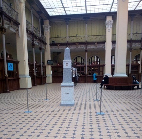 "Нулевая верста" на петербургском Главпочтамте. Фото pikabu.ru  
 
