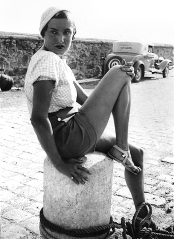 Татьяна Яковлева – французский и американский модельер женской одежды, художник-дизайнер русского происхождения. 