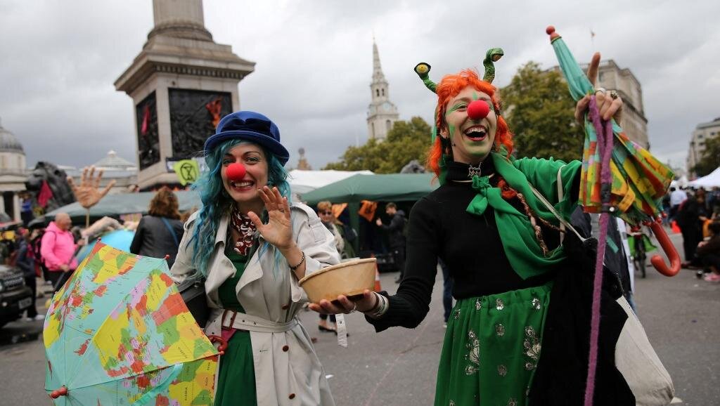 Активисты в Лондоне 8 октября 2019 года. ИЗАБЕЛЬ ИНФАНТЕС / AFP