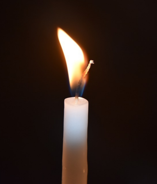 https://cdn.pixabay.com/photo/2019/09/15/14/10/candle-4478396_960_720.jpg