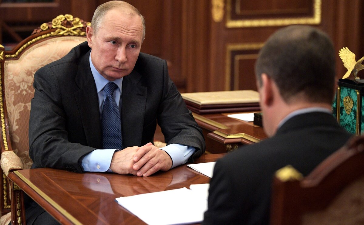 Фото: Рабочая встреча с Председателем Правительства Дмитрием Медведевым 09.11.2019 / kremlin.ru 