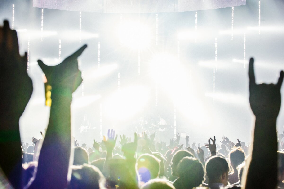 шумно, тесно и громко. фото с pexels.com