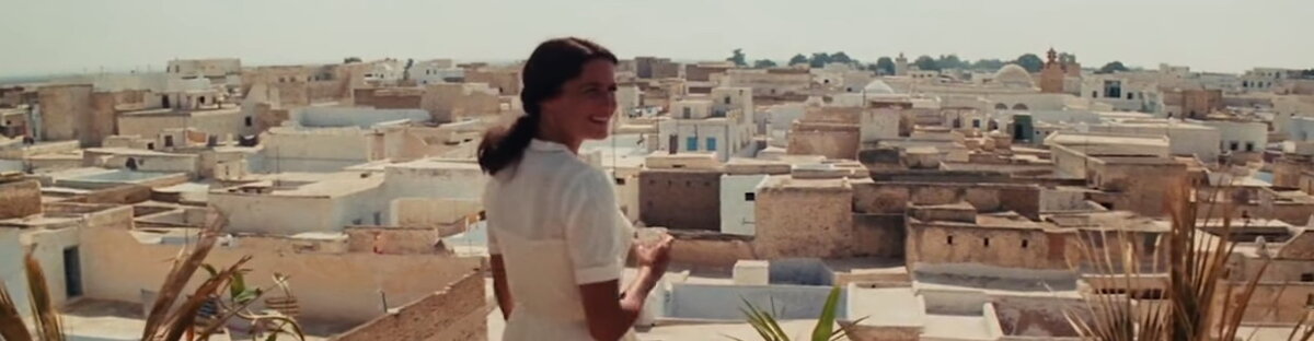 Для этой сцены крыши очистили от антенн. Авторские права на произведения принадлежат их авторам.