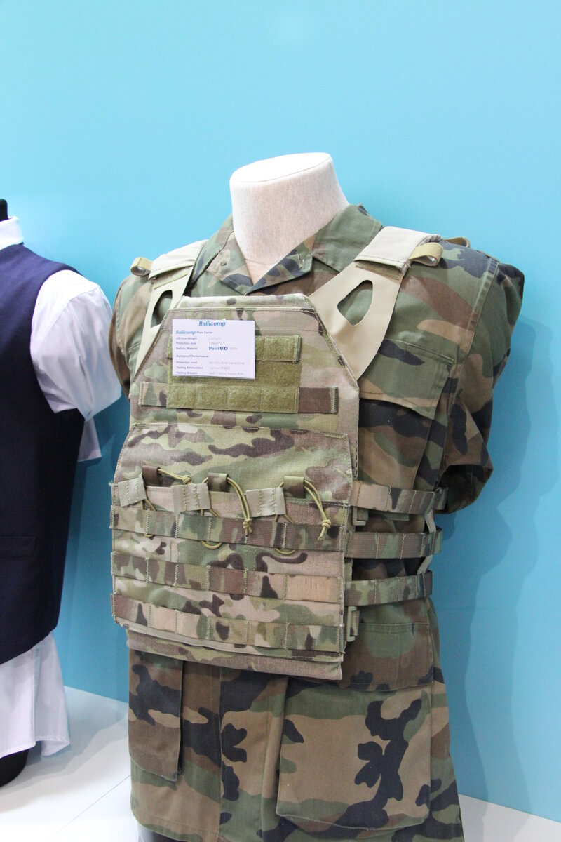 Недобронежилет или плейткерриер китайского производства для тех, кто собирается ловить только пули и только грудью. 