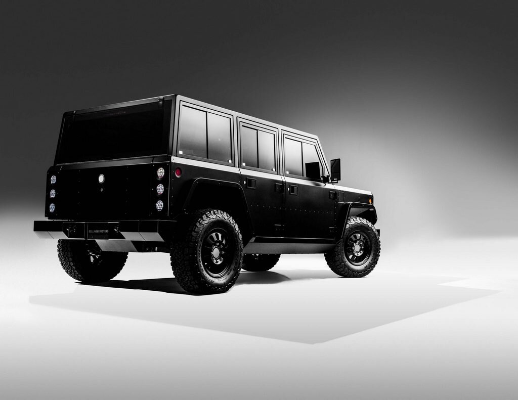 Функциональный дизайн B1 перекликается с Jeep Wrangler, LR Defender и Hummer H1, но о каких-то прямых заимствованиях говорить не приходится. 