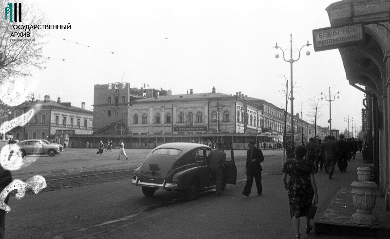 Расширение здания Центрального Гастронома, 1957-58 гг. Источник: pastvu.com