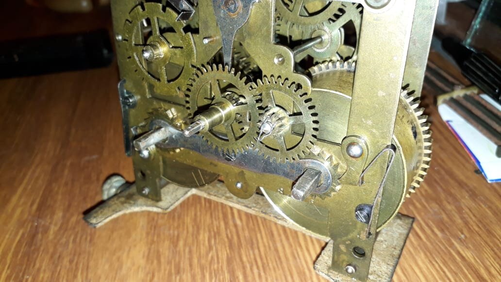 Ремонт старинных механических часов