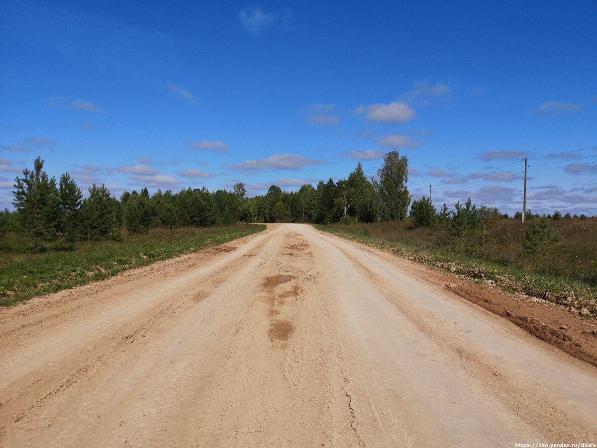 Бездорожье, колеи и дорогущий понтонный мост. Был потрясен, увидев, что  стало с бывшей союзной дорогой P242 