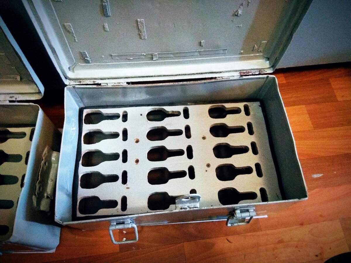Металлические шкафы и ящики используемые для перевозки оружия воздушным транспортом не менее