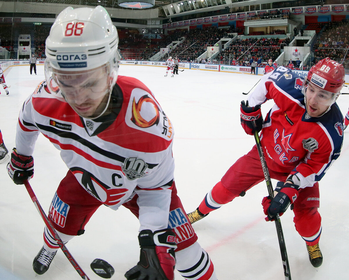 Брукс мэйсек хоккеист. Кхл цска автомобилист. Автомобилист цска. Автобус цска кхл. Автомобилист цска.