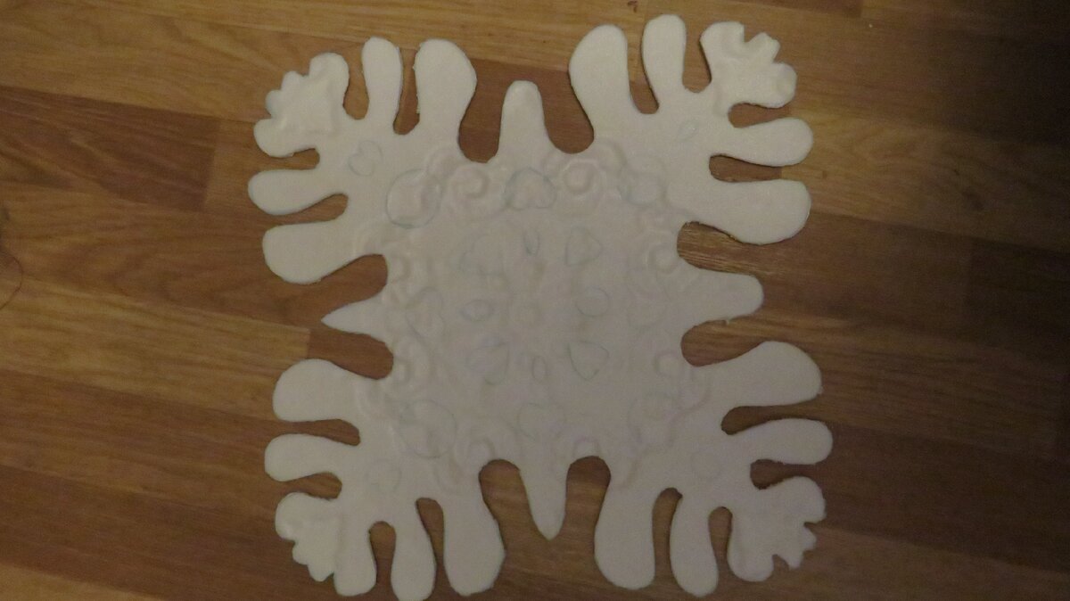 Новогодние снежинки из потолочной плитки своими руками. Мастер-класс с пошаговыми фото