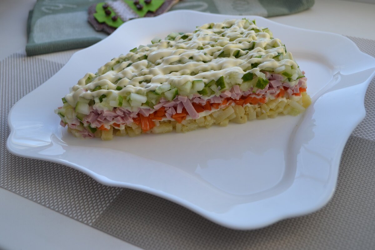 Ну очень вкусный салат - "Кусочек сыра для мышек"