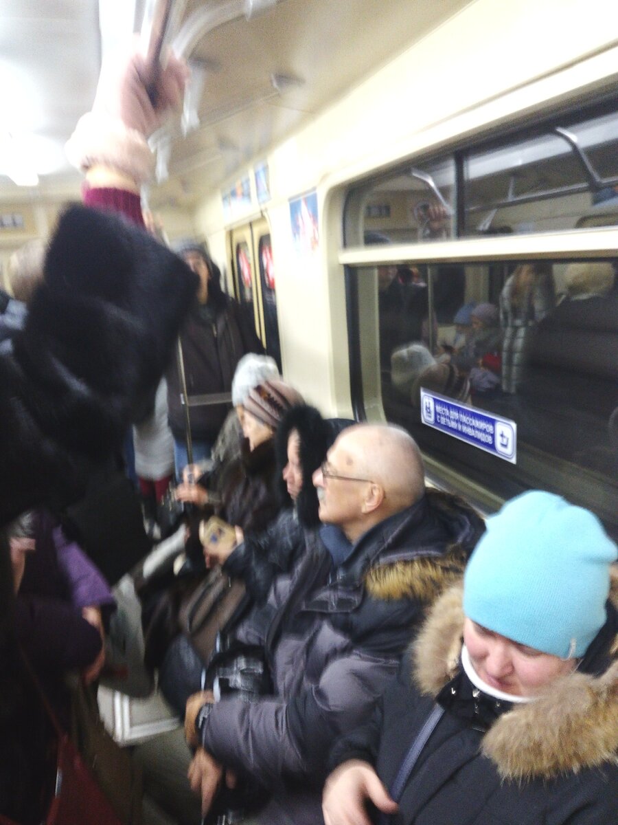 Люди совсем готовы уснуть.